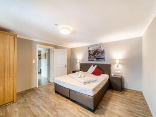 Chalet in Bruck near Ski Slopes, cleaning included - Bruck an der Grossglocknerstrasse - 1