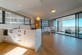 Lux 18th floor 2br 2bath, River view, Pool, Spa, Sauna, Gym, Wifi, - Brisbane - 4
