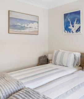 Stylish Modern 2BR Oceanside Oasis Free Wi-Fi - Gold Coast - 4
