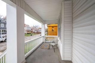 The Restful Roost w Hot Tub - Columbus - 1