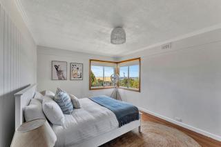 Seabreeze Escape: Your Next Coastal Getaway - Penguin - 9
