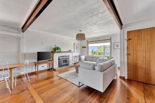 Seabreeze Escape: Your Next Coastal Getaway - Penguin - 3