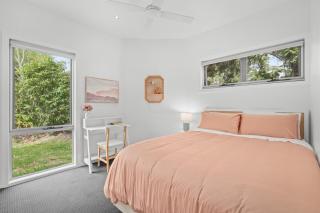 Luxurious 5-Bed Home by Avoca Beach - Avoca Beach - 1