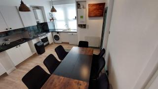 Florence 4 Bedroom house - Killingbeck - 9