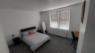 Florence 4 Bedroom house - Killingbeck - 8