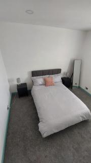 Florence 4 Bedroom house - Killingbeck - 7