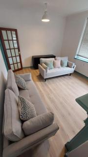 Florence 4 Bedroom house - Killingbeck - 3