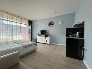 BW - Studio Grenada 316B - 1