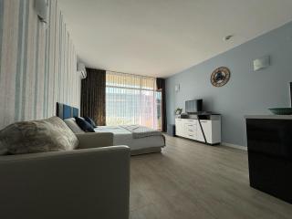 BW - Studio Grenada 316B - 2