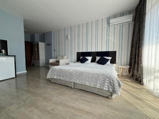 BW - Studio Grenada 316B - 3