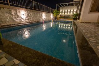 Staycation a four bedroom delux villa - Jāmb - 6