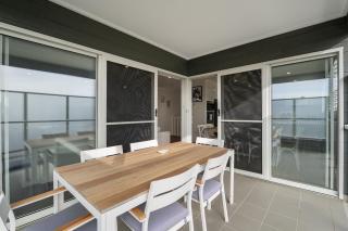 Stylish 3-Bed Beachside Home with Parking & BBQ - Safety Beach - 3