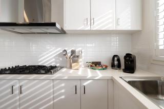 Stylish 3-Bed Beachside Home with Parking & BBQ - Safety Beach - 1