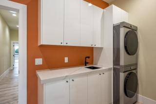 Spacious 4BR, Pool, Jacuzzi, Pickleball, Sauna, Cold Plunge - Desert Hot Springs - 6