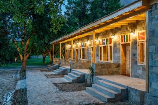 Coyote Den Ishkoman Travelers Hostel and Hotel - - 2