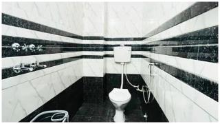 "Hotel The Ram ! Krishna Palace Ayodhya Near Dasrath Mahal 500m - Ram Janambhoomi & Railway Station 800m -Prime Location - Free Wi-Fi Free Parking - Facilities - Fully Air Conditioned Room - Top Rated Hotel In Ayodhya " - Ayodhya - 1