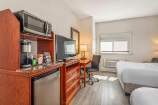Comfort Inn & Suites Thousand Islands Harbour District - Gananoque - 3