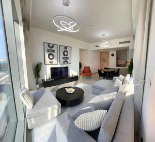 Luxe 2BR Apt near Burj Khalifa with pool view and a lively downtown boulevard walk - 0