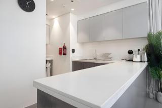 Luxe 2BR Apt near Burj Khalifa with pool view and a lively downtown boulevard walk - 8