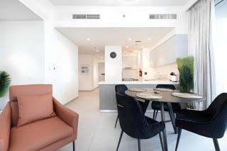 Luxe 2BR Apt near Burj Khalifa with pool view and a lively downtown boulevard walk - 4