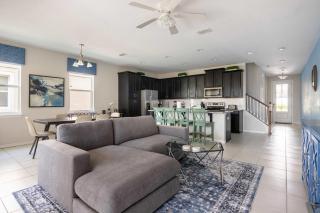 Sun-Kissed 5BR Villa Pool & Family Ready - 5