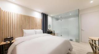 Crossing Hotel - 2
