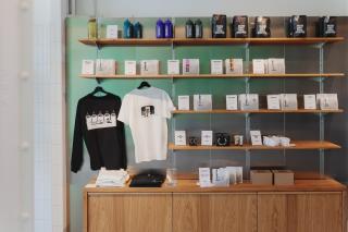 Man Met Bril Koffie Hotel - 1