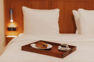 Man Met Bril Koffie Hotel - 8