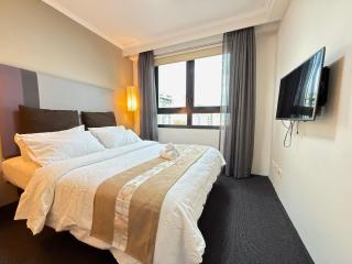 Cozy 1 bedroom unit in parramatta Pool,Spa,Dining - 8