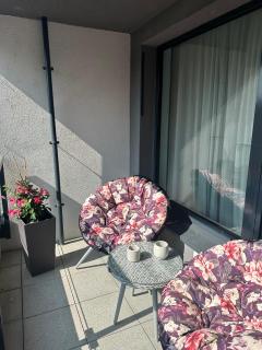 Apartment with Balcony and Parking, Danube & Green View - Bratislava - 2