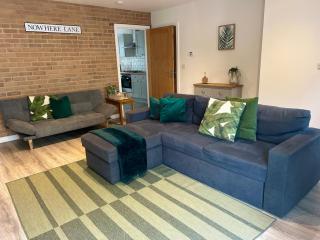 5 - Hedgehog Den, Large dog friendly garden with hottub - Norwich - 9