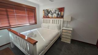 Bright and Spacious 3BDR Family Home in Southport - 7