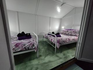 Meyenburg Cabins - Mount Morgan - 0