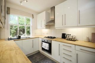 The Carlton Nook - 2BR Apartment with Patio - Londra - 8