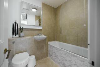 The Carlton Nook - 2BR Apartment with Patio - Londra - 5