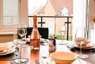 Two Bedroom Flat By Littlepiggyrentals Short Lets & Serviced Accommodation Cranfield With Balcony & Fast Wi-Fi - Cranfield - 9