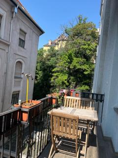 Gellert Square Family Residence - Premium Stay in Buda Side's Cultural Center - 4