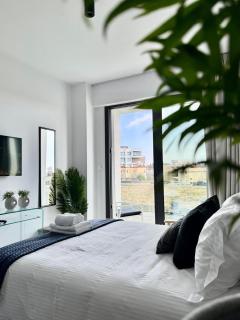 Chill and Stay-Luxury Studio with Pool and Sauna in Kato Paphos - 1