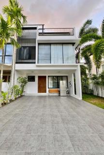 Spacious 3 bedroom townhouse in Laguna - - 0