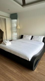 Spacious 3 bedroom townhouse in Laguna - - 2