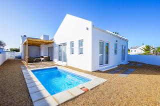 Sunlit Oasis Ocean & Golf Retreat by Host Agents - Stompneusbaai - 0