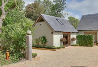Beech Cottage - one bedroom retreat with hot tub - Hatfield Broad Oak - 0