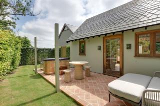 Beech Cottage - one bedroom retreat with hot tub - Hatfield Broad Oak - 8