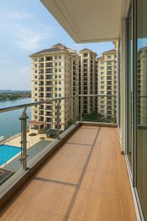 4PAX Studio, Netflix, Free WIFI, Riverine Diamond - Kuching - 3