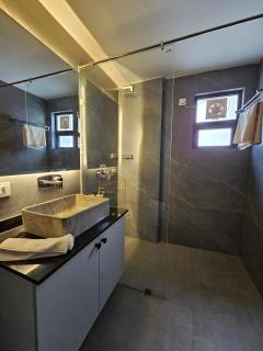 Luxury 4BHK in Greater Noida - 5 Min to India Expo - Greater Noida - 5