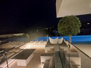 Luxury Villa with Breathtaking Views in Marbella By Lodgerstrip - 4