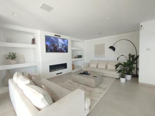 Luxury Villa with Breathtaking Views in Marbella By Lodgerstrip - Marbella - 8