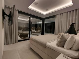 Luxury Villa with Breathtaking Views in Marbella By Lodgerstrip - 3