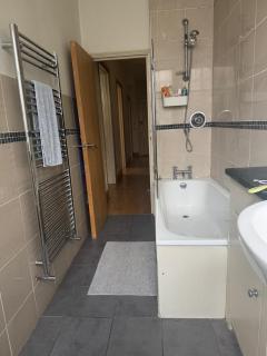 Superb 2Bed Flat Right Beside Earl's Court Station - Londra - 3