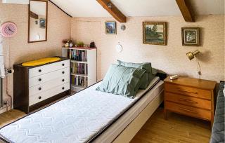 2 Bedroom Awesome Home In Gislatorp - 1